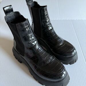 Urban Outfitters Black Textured Ankle Boots- Chelsea boot